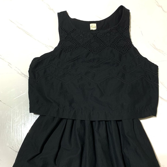 GAP Black Sleeveless Embroidered Details all over Size 2 - Picture 4 of 11